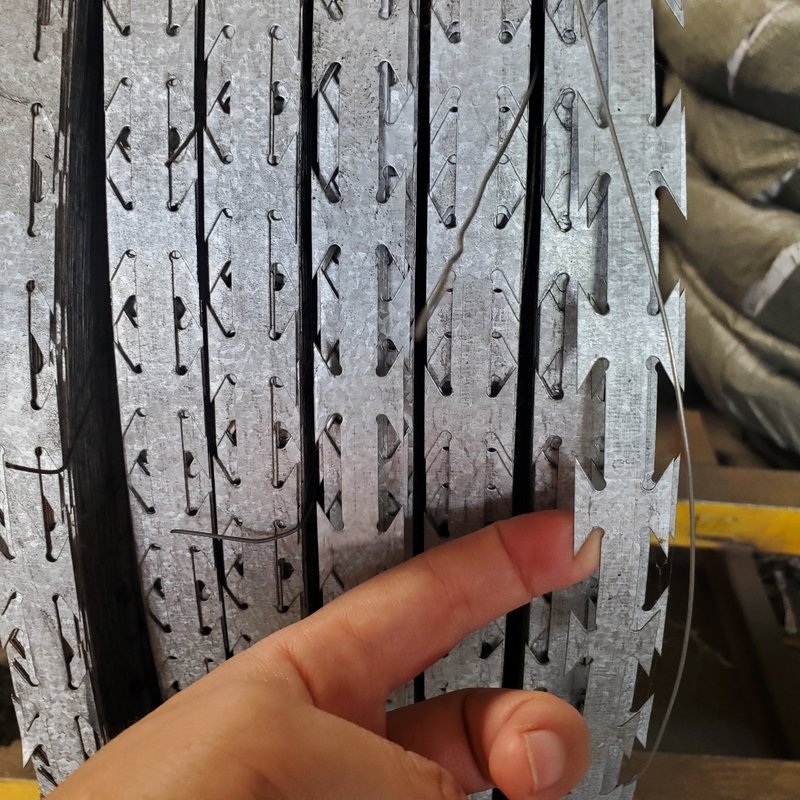 pl189836534-razor_barb_wire_fence_roll_bto_22_galvanized_razor_barbed_wire_specification_and_types