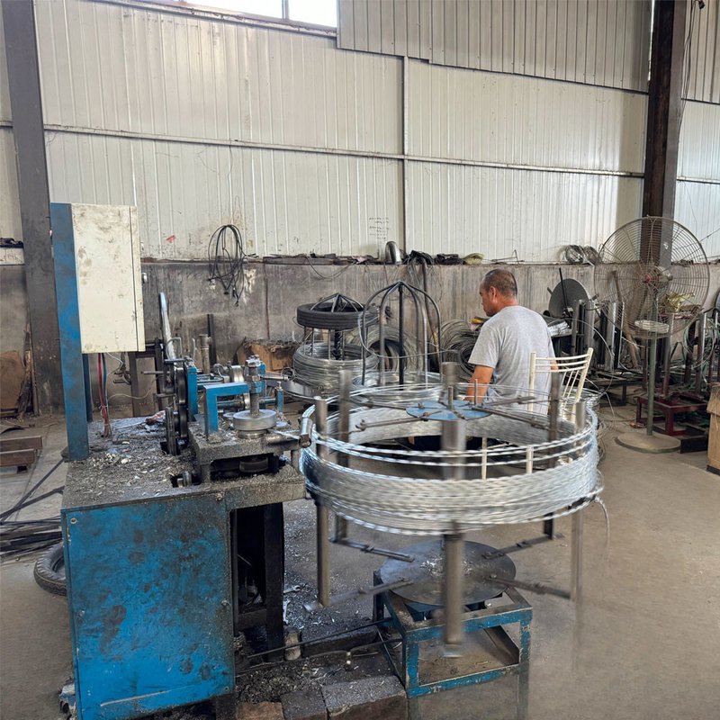 pl189837038-wholesale_price_anti_climb_razor_barbed_wire_airport_prison_galvanized_fence