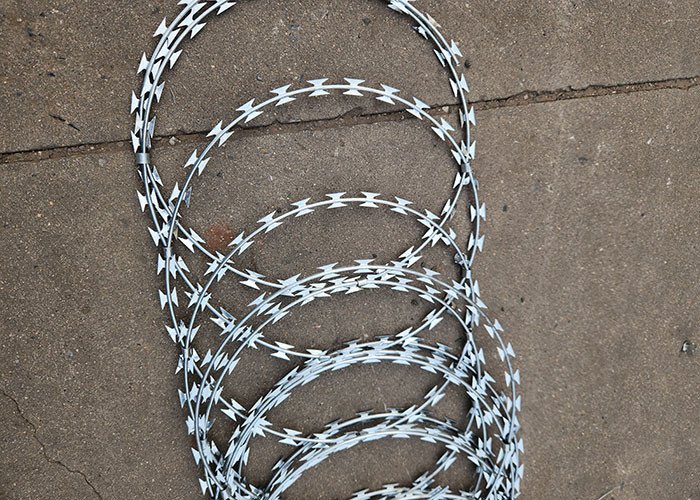 pl189878262-farm_galvanized_safety_razor_barbed_wire_roll_pasture_barbed_wire_coil