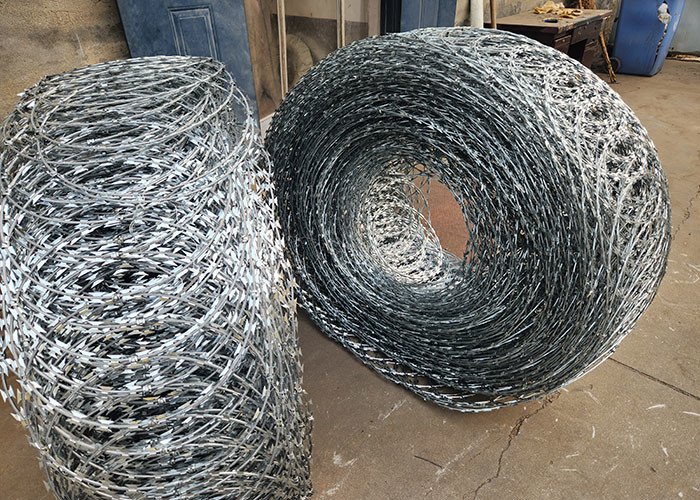 pl189878263-farm_galvanized_safety_razor_barbed_wire_roll_pasture_barbed_wire_coil