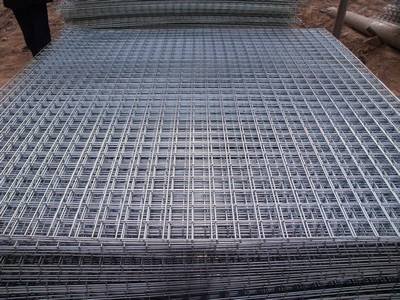Galvanized mesh panels in factory