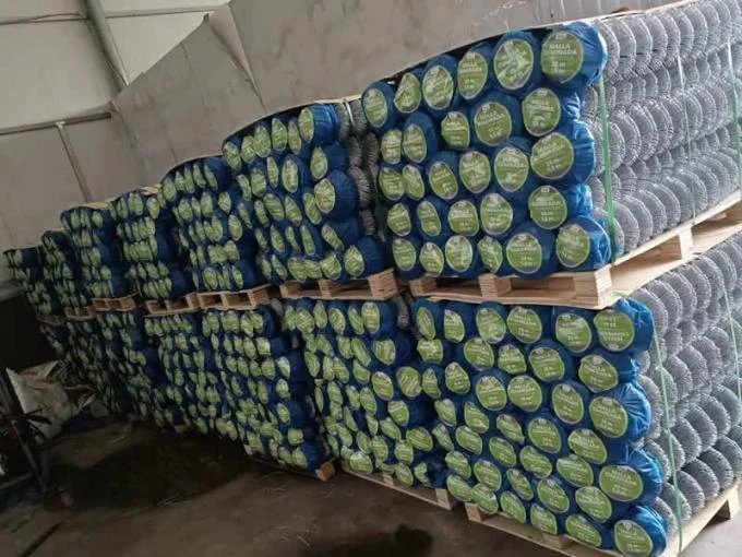 high quality china barbed Wire Chain Link Fence gardening fence pvc chain link fence metal fabricator wire mesh 10