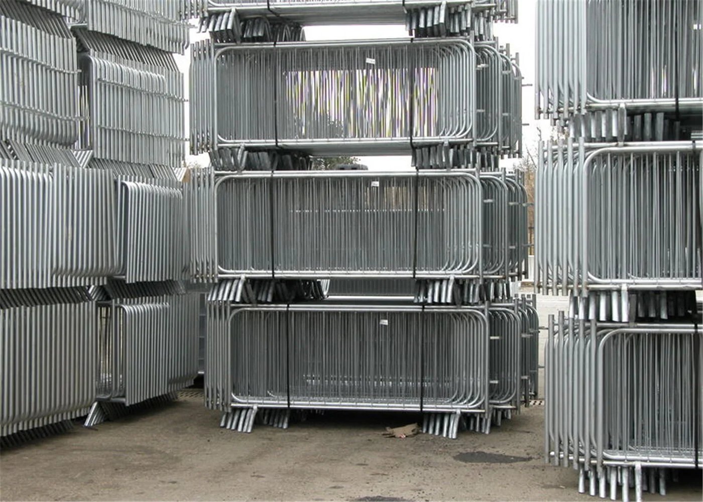 Bridge Design 35mm outer tubing crowd control barriers 1090mm*2500mm upright 16mm hot dipped galvanized