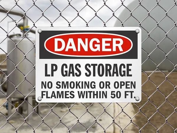 galvanzied-chain-link-fence-gas-tanks