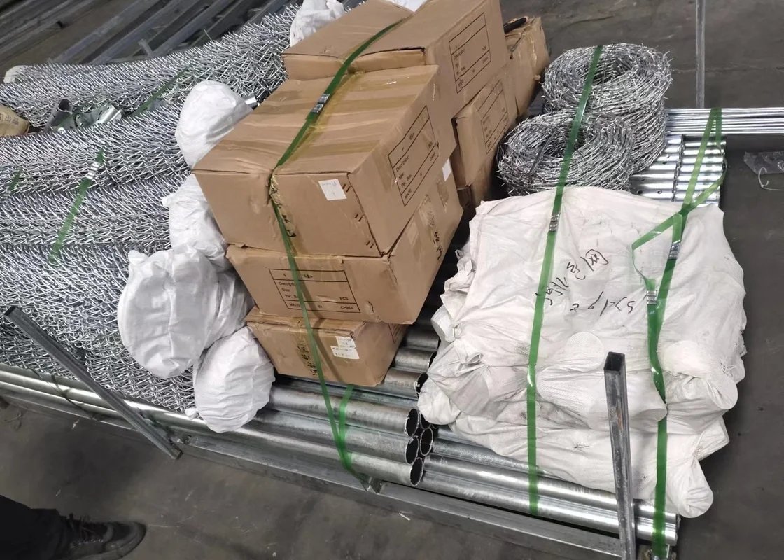 pl139099780-60x60mm_pvc_coated_galvanized_chain_link_fence_fabric_for_security pl139099780-60x60mm_pvc_coated_galvanized_chain_link_fence_fabric_for_security