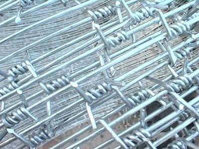 single-twist-barbed-wire-roll