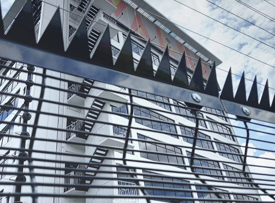 China 3d security fence curved welded panels and metal post construction