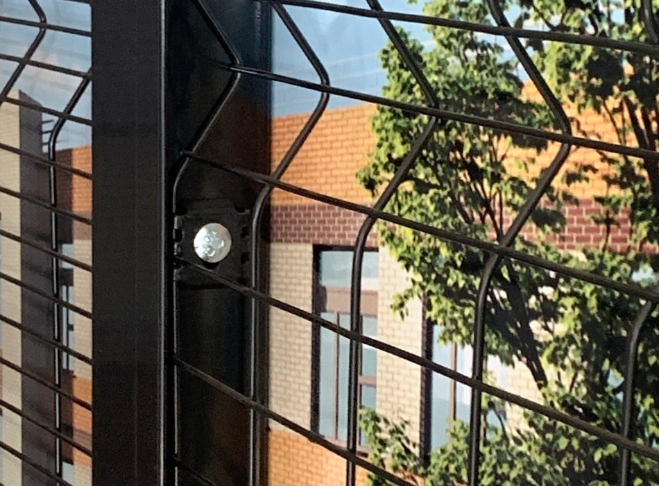 China 3d security fence welded panel with curved reinforcement and coated surface