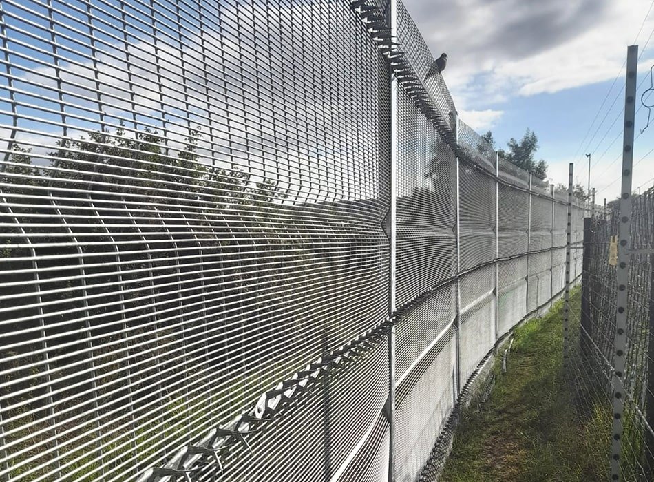 China 3d security fence export packing and welded security panel handling