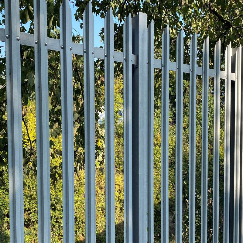 Palisade fence with vertical uprights and horizontal support rails