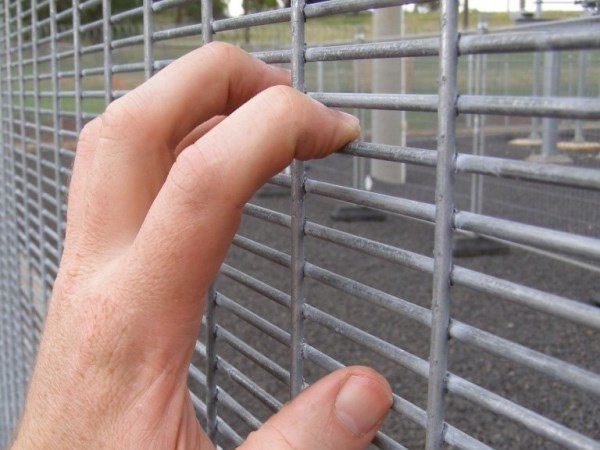 Anti-climb 358 security mesh with close horizontal wire spacing