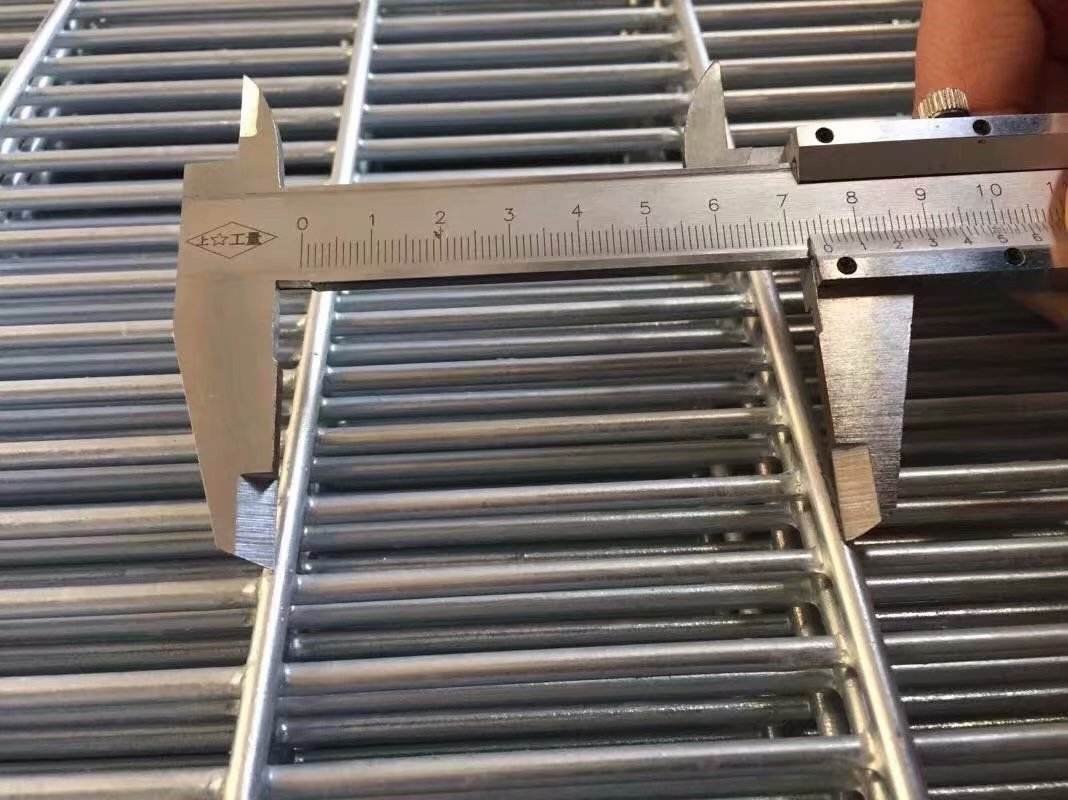 See-through mesh fence product panel and steel construction detail