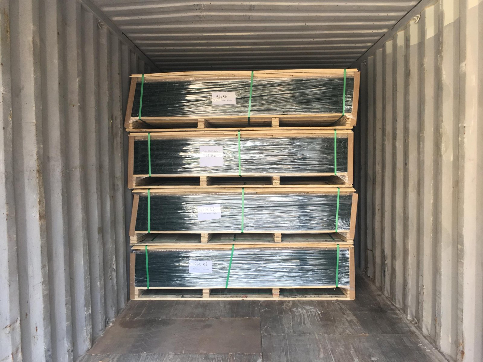 See-through fence export stock and packaging