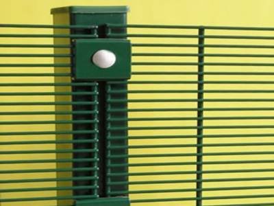 Green 358 welded mesh panels secured to a fence post with separate steel brackets