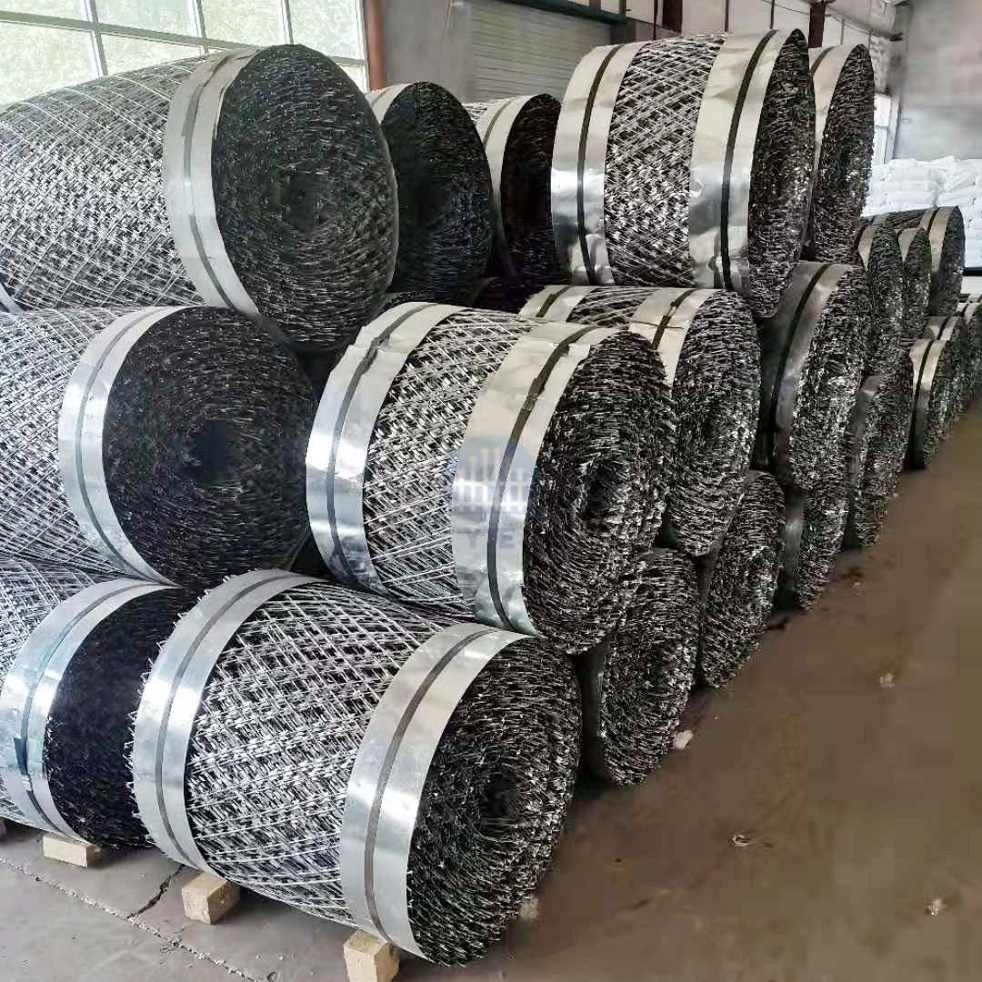 Welded razor mesh product photograph showing diamond-pattern blade strands