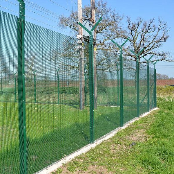 Invisible wall 358 security panel with a narrow welded wire mesh pattern