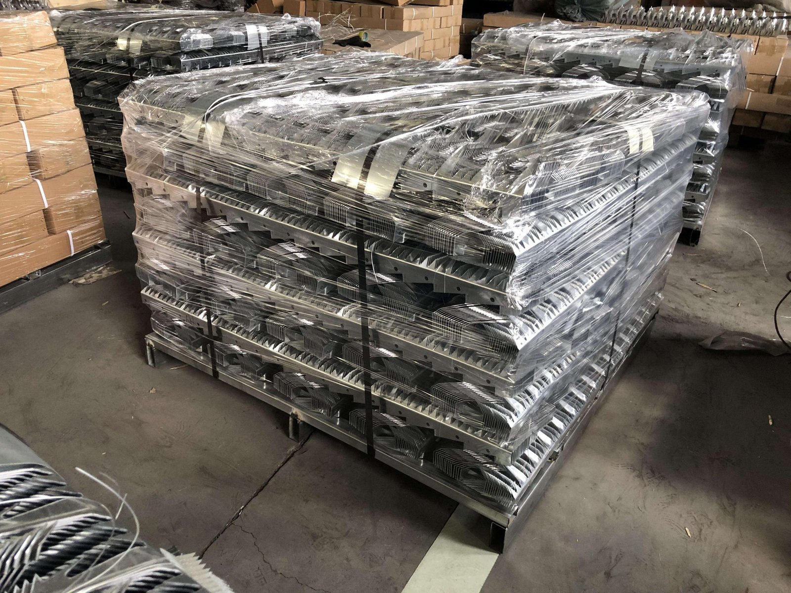 BMP original galvanized or coated fence spikes packing and finished product reference image
