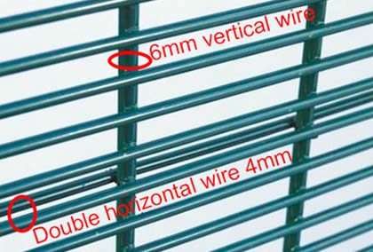 Green 2D reinforced anti-climb fencing panel with 6 mm vertical and double horizontal steel wires