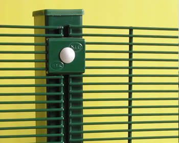 Galfan 358 mesh green security fencing panel with protective coating