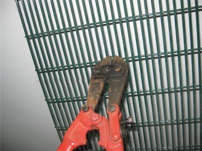 Clearview fencing mesh and steel connection components