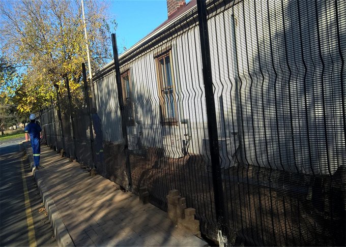 358 high-security galvanized wire mesh panel product photograph