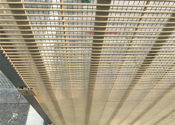 Clearview Fencing Wholesale serried horizontal wire security fencing product photograph