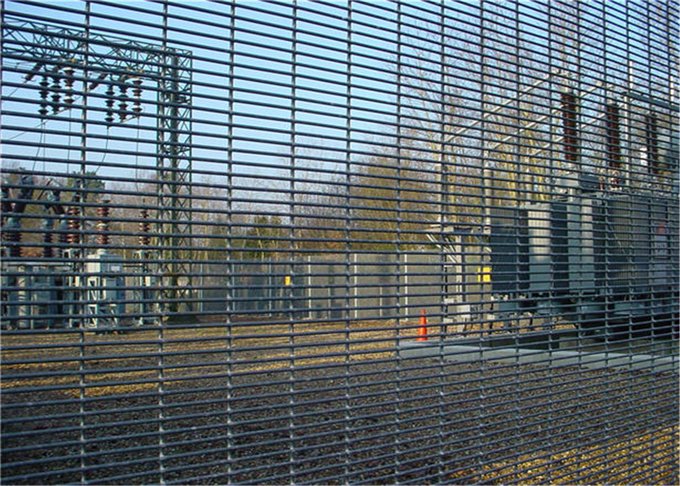 Clearview Fence Alberton 358 mesh product photograph with steel wire construction