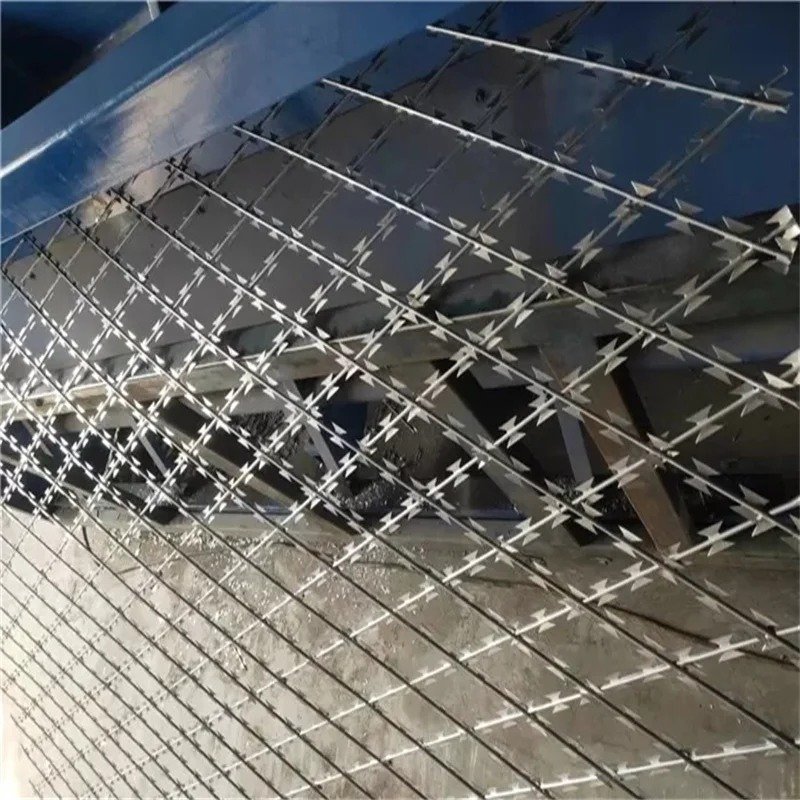Razor Mesh Fencing | Welded Diamond Razor Wire Mesh
